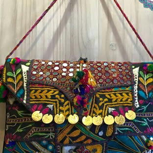Aarati |  Vestuario, decoración y accesorios 