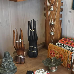 Aarati |  Vestuario, decoración y accesorios 