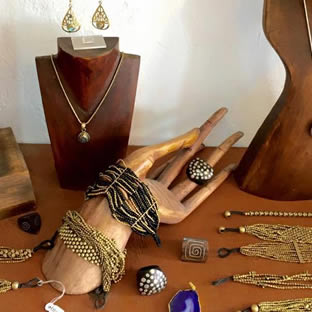 Aarati |  Vestuario, decoración y accesorios 